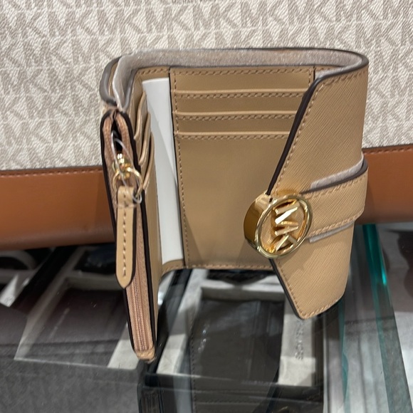 MICHAEL KORS
Carmen Medium Flap Bifold Faux Fur-Leather Wallet
Camel 
NWT - Picture 12 of 16